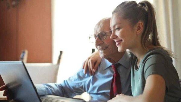Les meilleurs outils pour apprendre l'informatique aux seniors